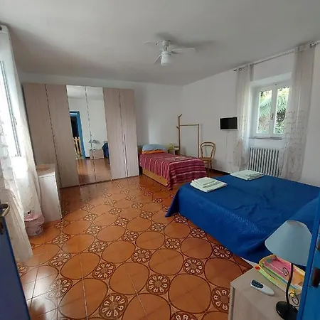 Da Simona- Casa 4 Posti Letto + 4 Aggiuntivi Дом отдыха
